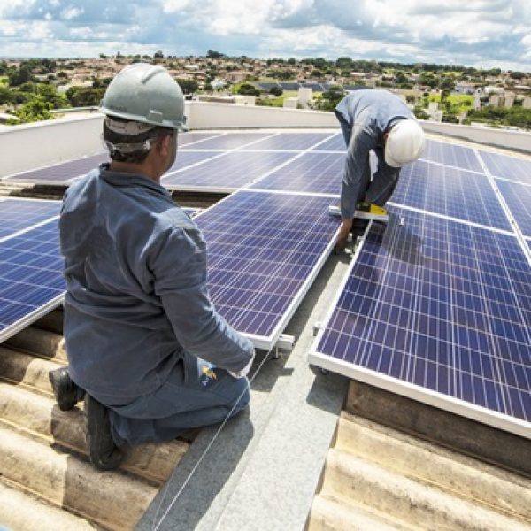 installazione impianto fotovoltaico_shu_592244849_1600x900